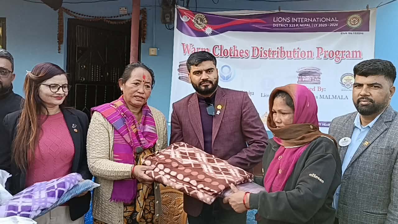 लायन जीवन घिमिरेद्वारा जन्मदिनको अवसरमा न्यानो कपडा वितरण